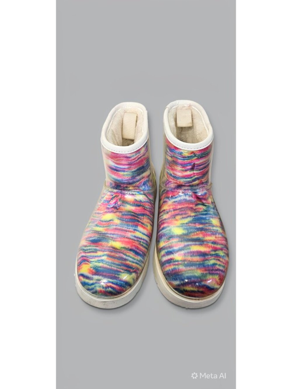 UGG Classic Clear Mini Pixelate Boots Girl’s Size 8; UGG Graphic   ITEM #2398